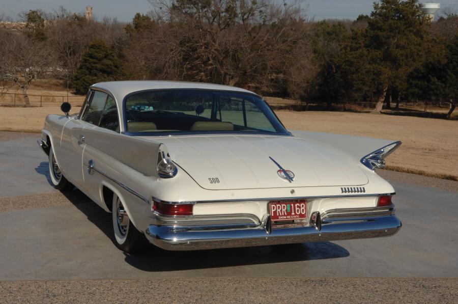  Chrysler 300G Hardtop Coupe (842) 1961 года  (фото 31 из 43)